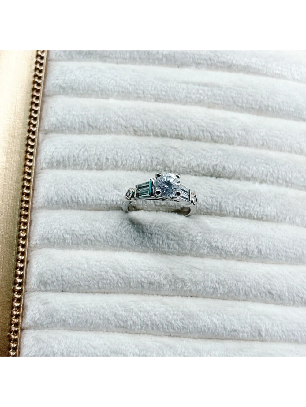 5521gc. Silvertone Bling Costume Ring Size 8